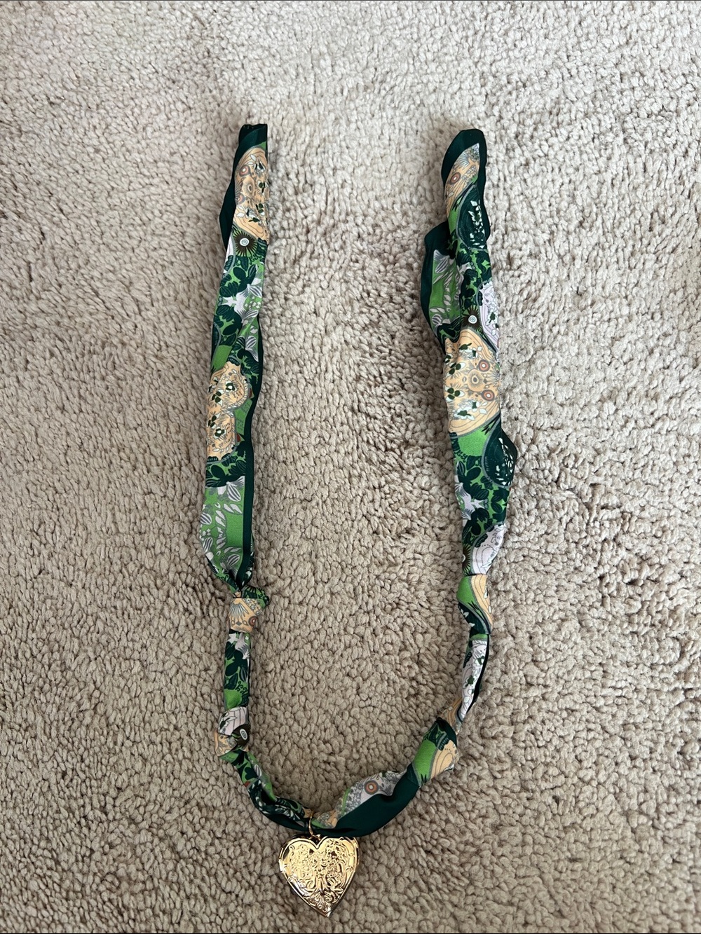 Green Patterned Heart Pendant Scarf Necklace
